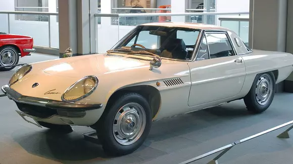 Primul muzeu Mazda din Europa a fost inaugurat într-un fost depou de tramvai | VIDEO