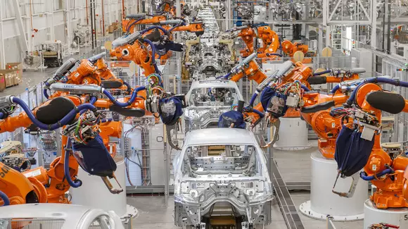 BMW a oprit producția la mai multe fabrici pentru că a rămas fără componente