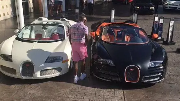 Floyd Mayweather își vinde cele două Bugatti Veyron