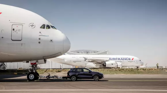 385 CP și 850 Nm vs un avion de 285 de tone - Record pentru Porsche Cayenne