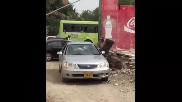 Cum s-a răzbunat un șofer pe altul care a blocat strada! | VIDEO