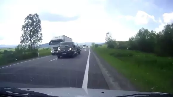 Explicația unui român pentru cel pe care era să-l accidenteze după o depășire riscantă: "Nu ești șofer!"