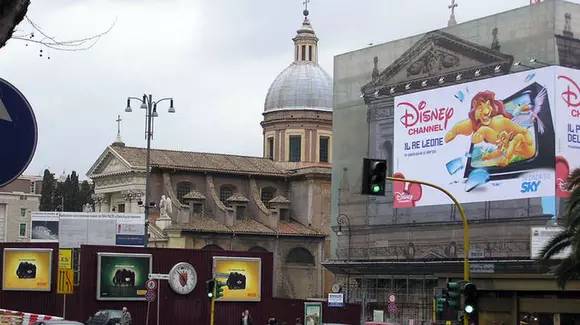 O femeie care s-a urcat drogată la volan a făcut prăpăd pe străzile din Roma