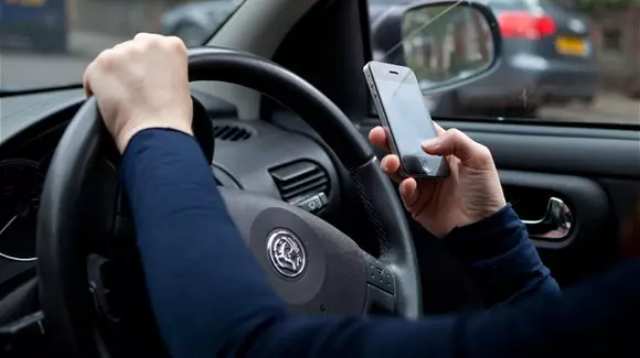 Ai iPhone? Nu vei mai putea trimite mesaje dacă ești la volan