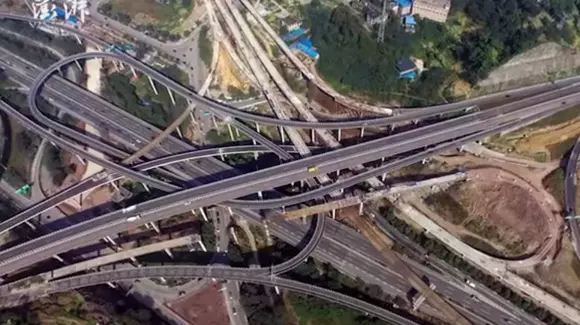 Dă gata și GPS-ul! Cum arată unul dintre cele mai alambicate noduri rutiere din lume | VIDEO