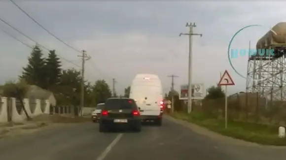 Ce inconștienți! Vezi cum s-au șicanat doi șoferi în județul Buzău! | VIDEO