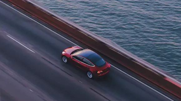 Tesla vrea să atragă 1,5 miliarde de dolari printr-o emisiune de obligațiuni