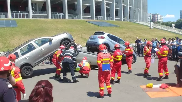 Renault Romania oferă IGSU 40 de autoturisme pentru simulările de descarcerare
