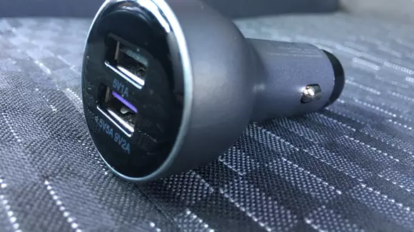 Huawei SuperCharge: un încărcător auto dual USB cu care poţi să pleci liniştit la drum