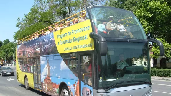 Ce se va întâmpla cu autobuzul turistic al Brașovului care zace de cinci ani într-o parcare