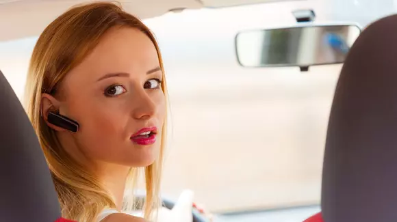 Cele mai bune căști bluetooth pe care să le ai în mașină