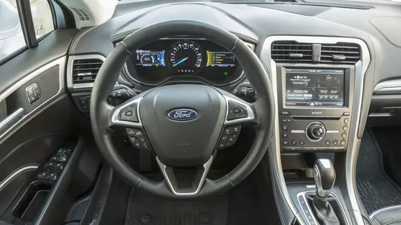 Ford renunţă la dezvoltarea unei noi generaţii de sedanuri în America de Nord