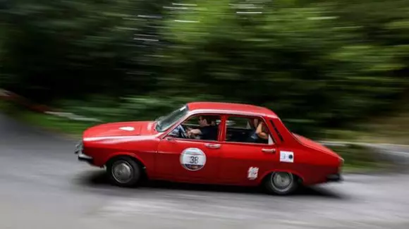 Cursă nebună cu Dacia 1300 la un raliu în Grecia