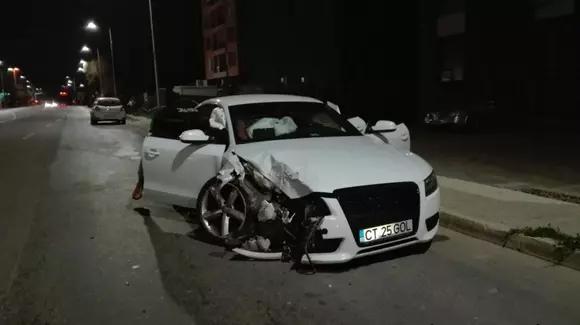 A lovit mașina Poliției. Ce explicație a avut