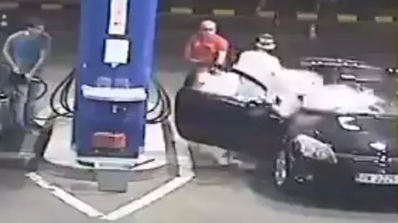 N-a vrut să stingă ţigara la benzinărie. Ce a urmat