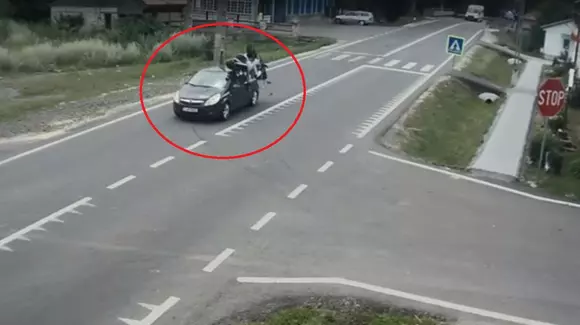 Accident teribil surprins de o cameră de supraveghere. Cine a fost vinovat? | VIDEO