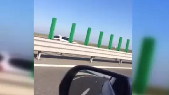 Mergea cu 130 km/h pe autostradă. Pe contrasens