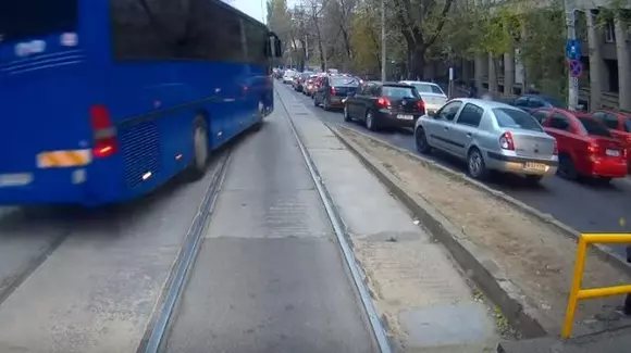Cum circulă un autobuz plin cu polițiști prin Capitală? Ca o rachetă! | VIDEO