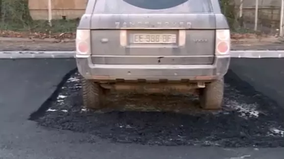 Doar în România: o asfaltare de poveste