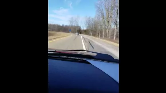 Este aceasta cea mai beată șoferiță din lume? Uite în ce hal conduce | VIDEO