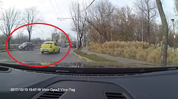 Așa arată cel mai insistent și inconștient șofer care a circulat vreodată în București! | VIDEO