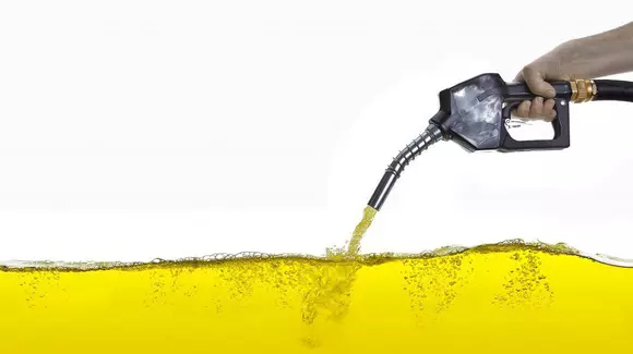 Întrebarea întrebărilor: sunt mai multe mașini pe motorină sau pe benzină în România?