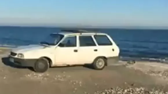 Amendă colosală pentru o mașină lăsată pe plaja din Mamaia