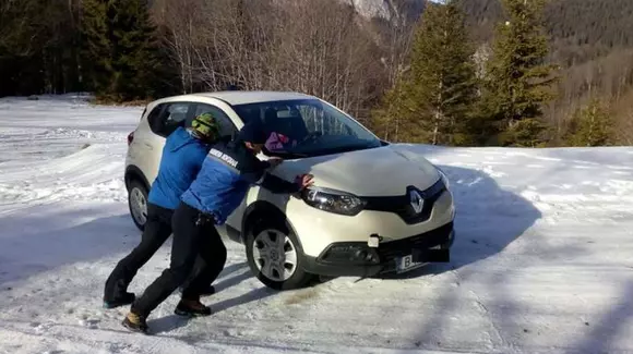 Turişti rătăciţi cu mașina în Munţii Bucegi salvați de Jandarmerie