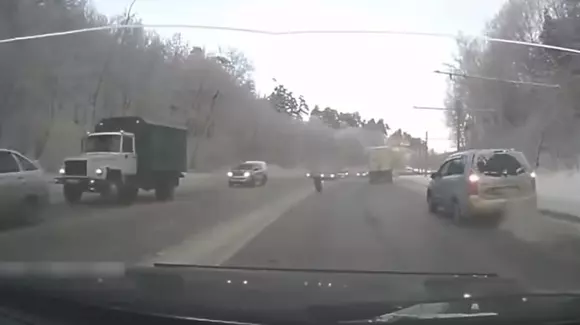 Cum se poate termina o explozie de anvelopă! Top incidente filmate din trafic! | VIDEO