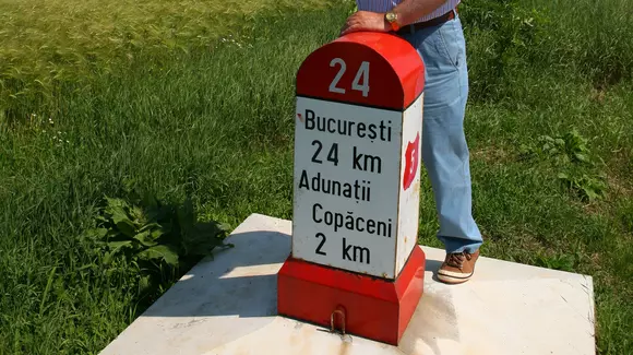 Din ciclul: "Ce mai vând românii": Cât costă o bornă kilometrică?