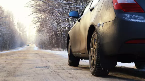 6 lucruri care nu trebuie să-ți lipsească dacă pleci la drum lung cu mașina pe timp de iarnă