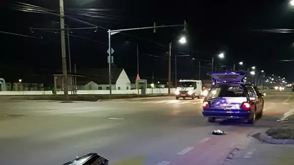 România mea! Le-a căzut sicriul în intersecție! | VIDEO