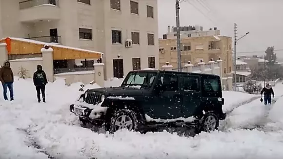 Uite cum se fac de râs mașini 4x4 de zeci de mii de euro | VIDEO