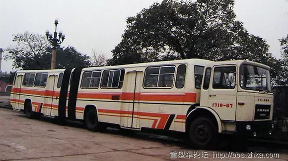 Înainte de 1989 la Braşov se produceau autobuze pentru China. Cum arătau şi câte s-au produs