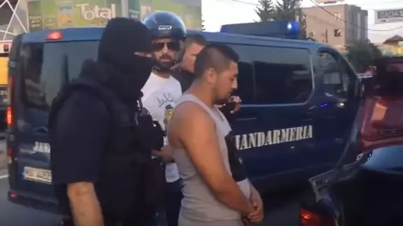 Motociclistul-poliţist care a bătut trei bărbaţi în trafic și-a explicat gestul: "M-au lovit cu o crosă de golf în cap"