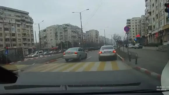 Ai grijă pe cine "deranjezi" în trafic! Polițiștii circulă cu mașini neinscripționate! Uite ce a pățit un șofer din Ploiești! | VIDEO