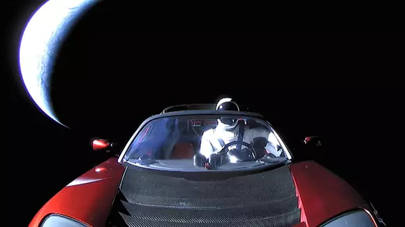 Mașina lui Elon Musk ar putea să cadă pe Pământ peste câteva milioane de ani