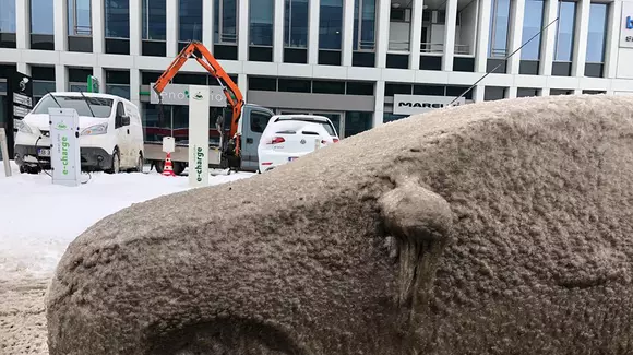 Cum arată o mașină din București după vremea din ultimele zile | FOTO