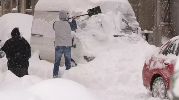 Nu îți cureți locul de parcare de zăpadă? Vezi ce amendă riști!
