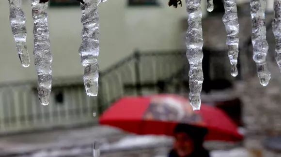 Ploaia înghețată se abate asupra României. Cât de periculos este fenomenul