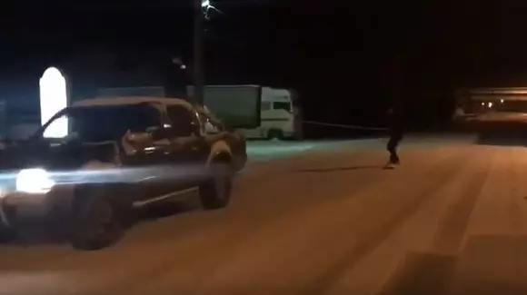 Cine mai e ca el? Ce a făcut un tânăr din Motru ajutat de un prieten cu mașina | VIDEO