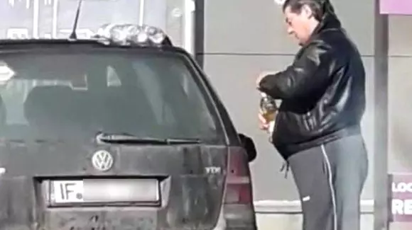 Un şofer a alimentat maşina cu ulei de gătit în loc de motorină (Video)