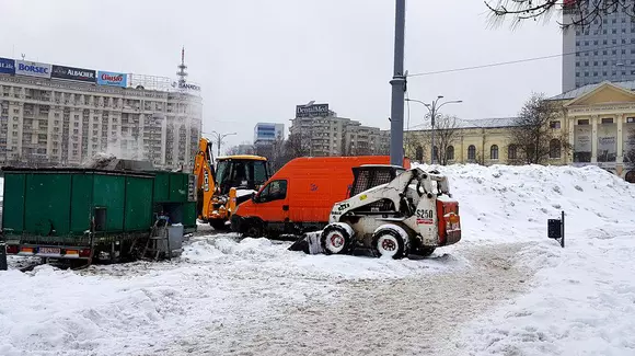 1.841 de tone de zăpadă topite în două zile. Cum arată acum Piața Victoriei