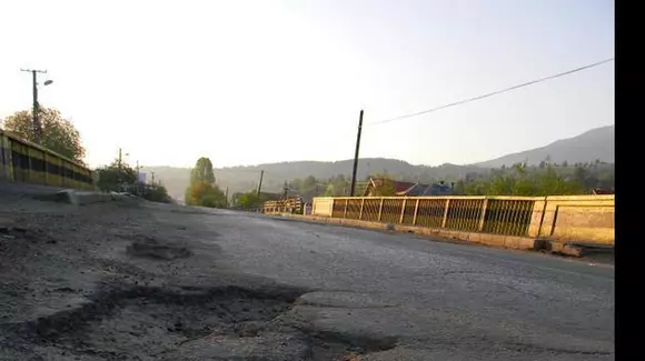 În România asfaltările au început să se facă cu pământ