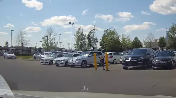 Îţi duci preţiosul Mercedes-AMG S63 la service şi constaţi că e folosit la cumpărat îngheţată (Video)