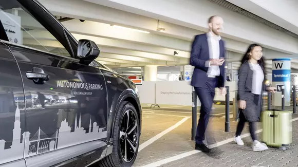 Volkswagen testează un sistem de parcare autonomă