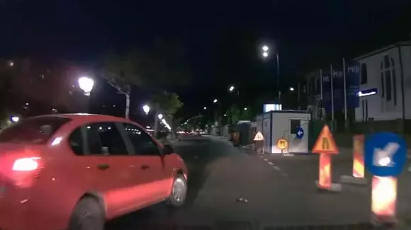 Un bărbat a lovit cu mașina o șoferiță ce i-a tăiat calea în București. Cum a reacționat imediat după accident | VIDEO