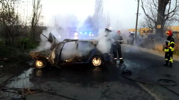O mașină a luat foc pe Centura Bucureștiului