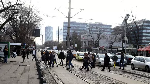 Cu câți kilometri pe oră se circulă la ora 18:00 în zona Pipera din Capitală?