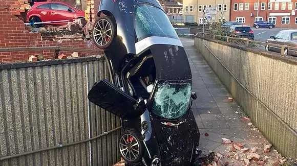 Să conduci un Porsche 911 la 73 de ani poate fi riscant